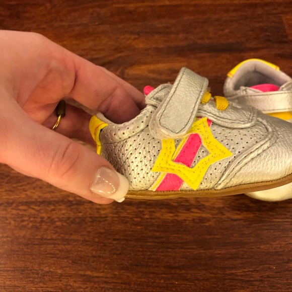 ADORABLE little girl shoes! - Picture 5 of 5